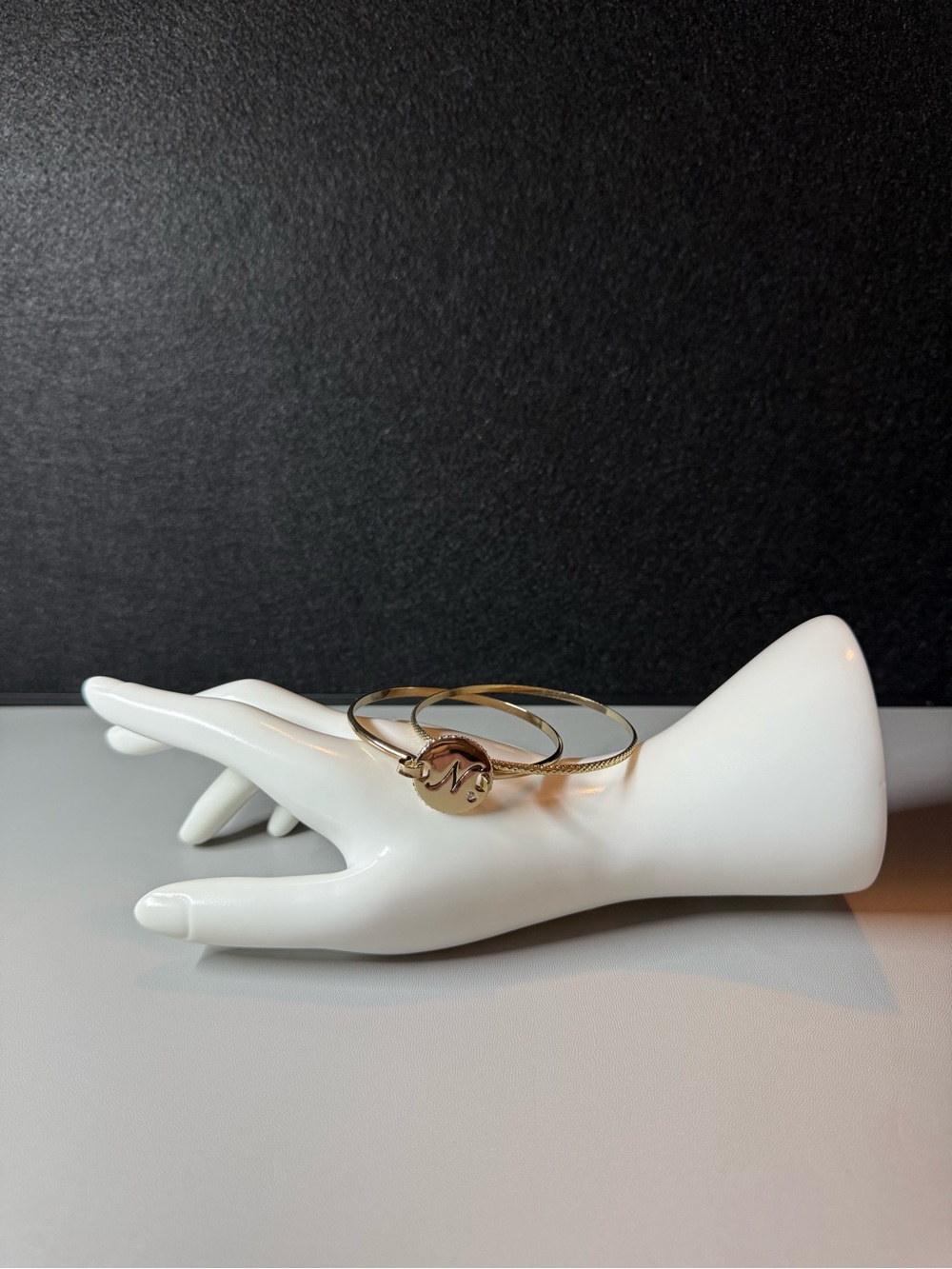Gold Tone Initial “N” Bangle Bracelet Set – 2 Piece 🗽🖤